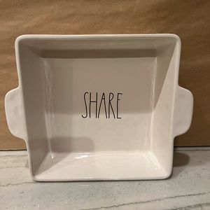 Rae dunn share baking dish